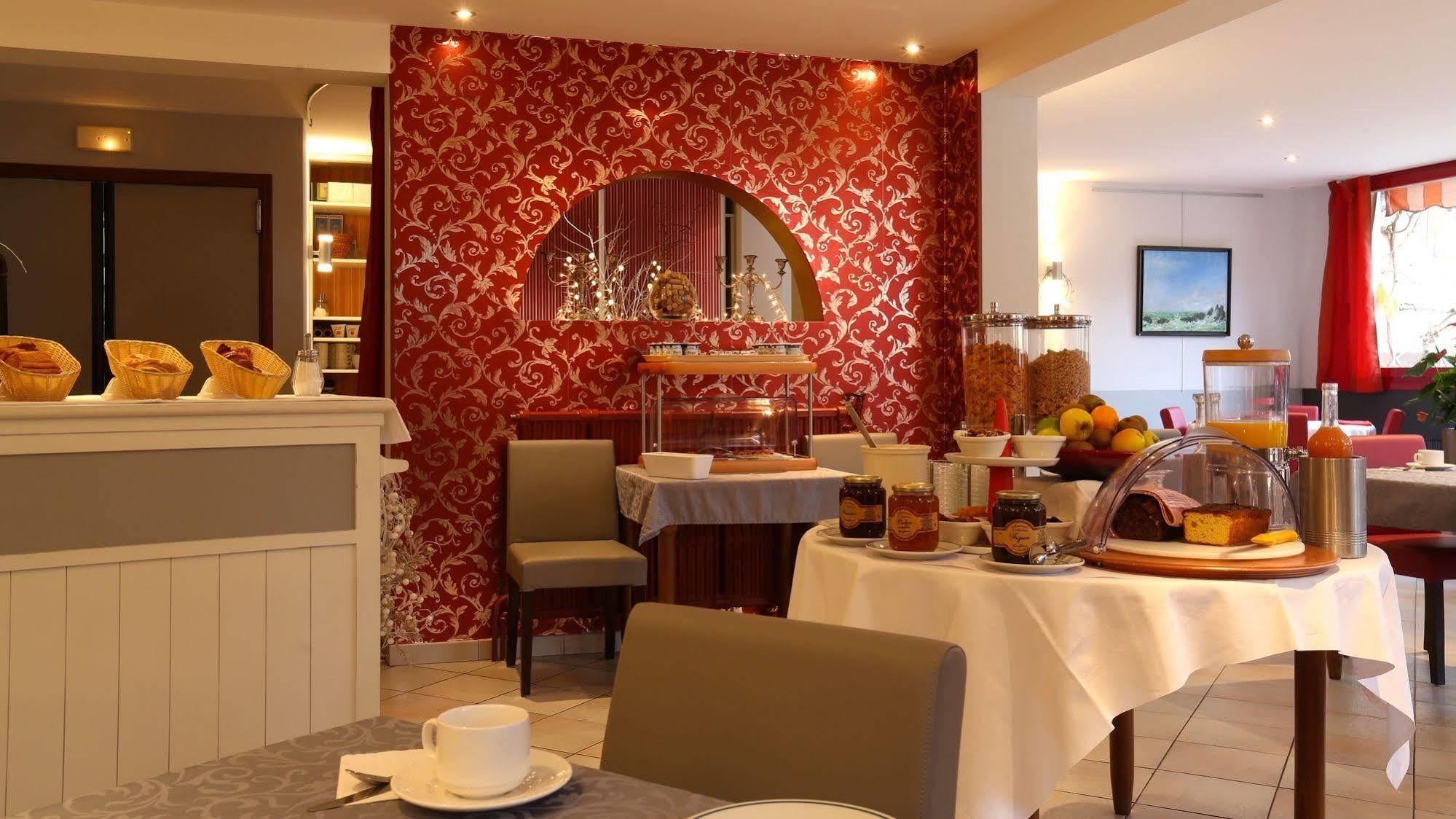 La Terrasse Fleurie, Logis, Hotel Et Restaurant 迪沃讷莱班 餐厅 照片